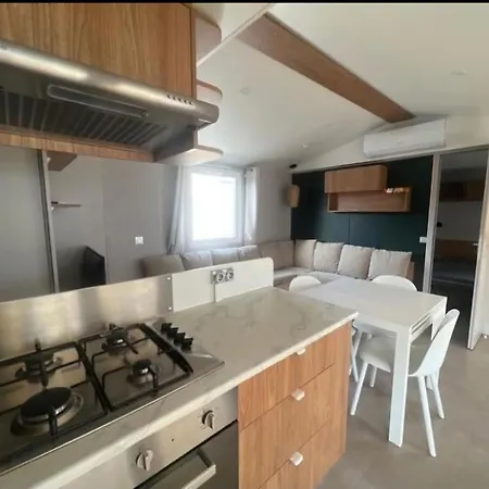Kamp alanı Mobil-home 6-8 Personnes *